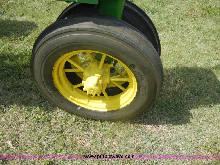 image for item D4370 1935 John Deere B 4-Bolt tractor