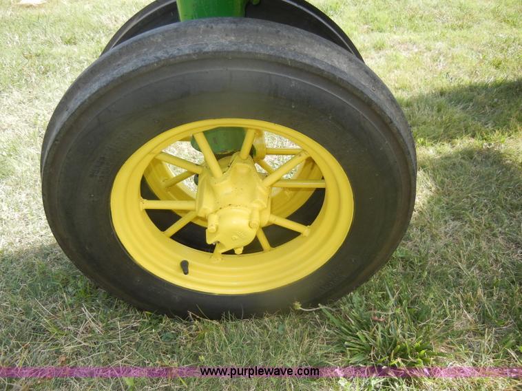 image for item D4370 1935 John Deere B 4-Bolt tractor