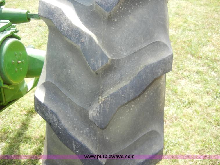 image for item D4370 1935 John Deere B 4-Bolt tractor