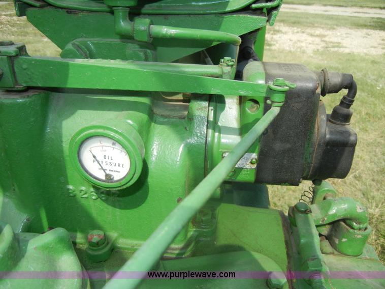 image for item D4370 1935 John Deere B 4-Bolt tractor