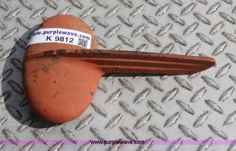 Case radiator cap in Colony, KS | Item K9812 sold | Purple Wave
