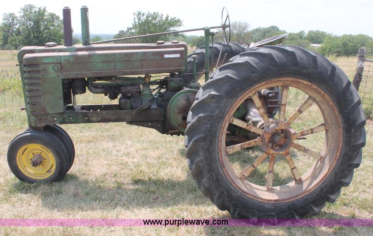 image for item L9927 1939 John Deere B Series Row Crop tractor