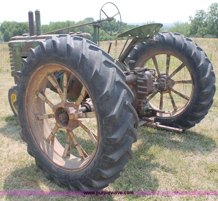 image for item L9927 1939 John Deere B Series Row Crop tractor