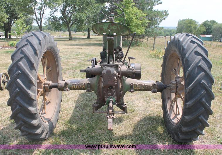 image for item L9927 1939 John Deere B Series Row Crop tractor