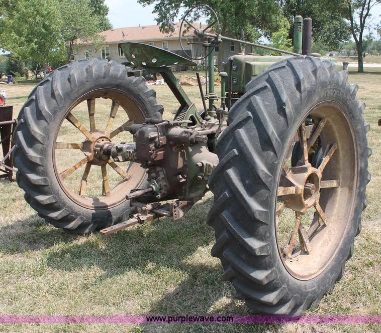 image for item L9927 1939 John Deere B Series Row Crop tractor