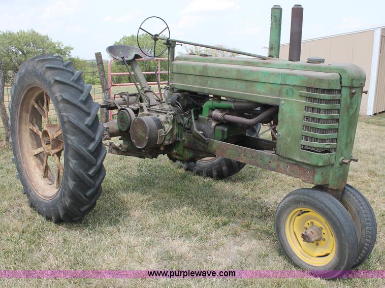 image for item L9927 1939 John Deere B Series Row Crop tractor
