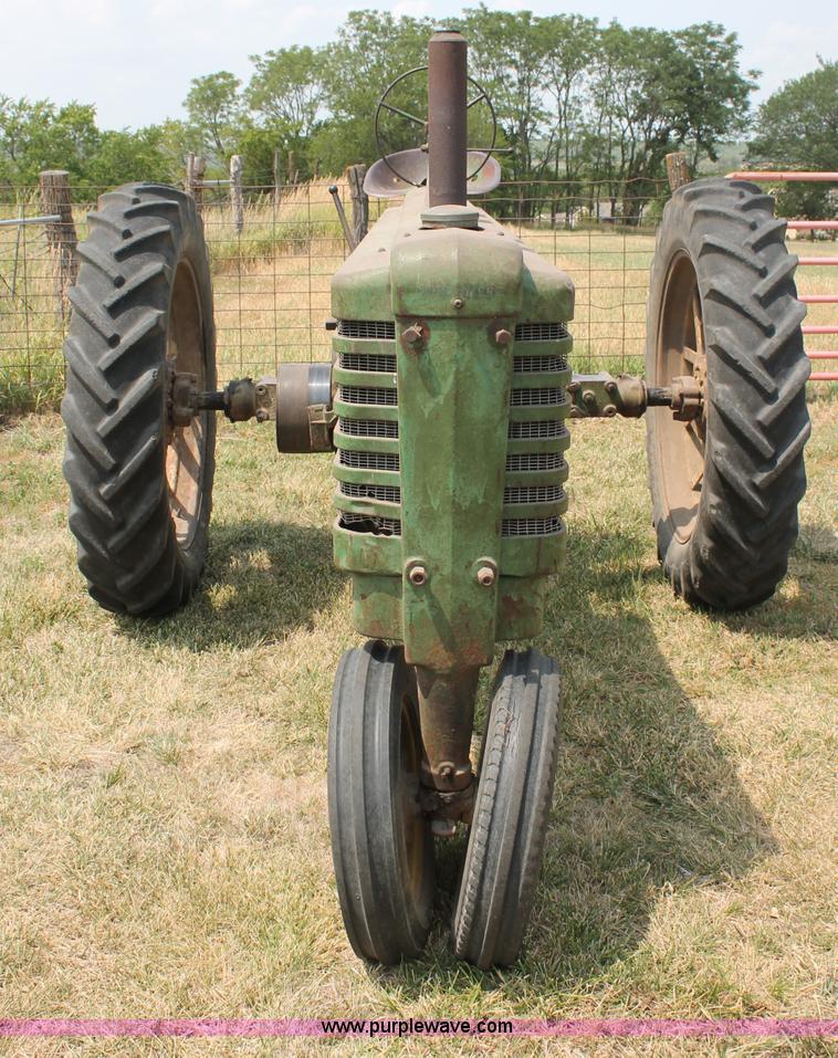 image for item L9927 1939 John Deere B Series Row Crop tractor