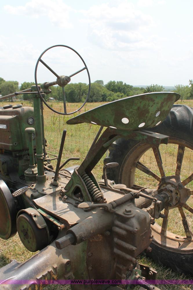 image for item L9927 1939 John Deere B Series Row Crop tractor