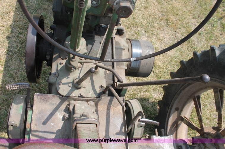 image for item L9927 1939 John Deere B Series Row Crop tractor