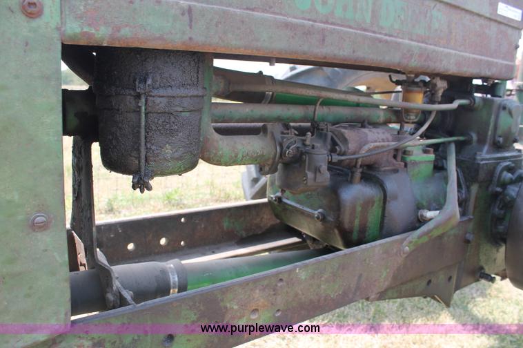 image for item L9927 1939 John Deere B Series Row Crop tractor