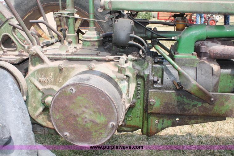 image for item L9927 1939 John Deere B Series Row Crop tractor