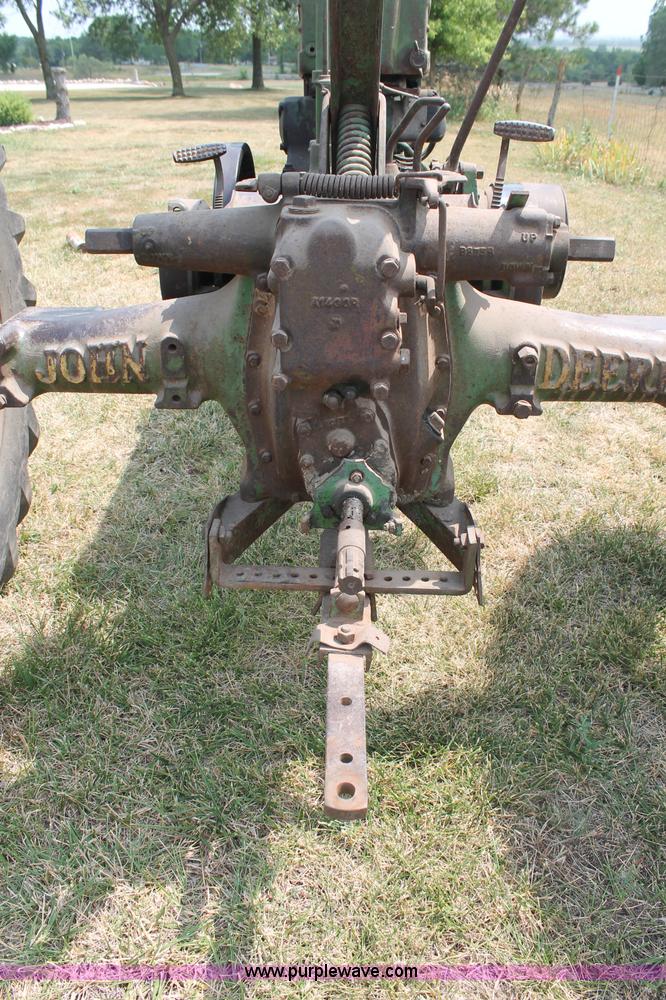 image for item L9927 1939 John Deere B Series Row Crop tractor