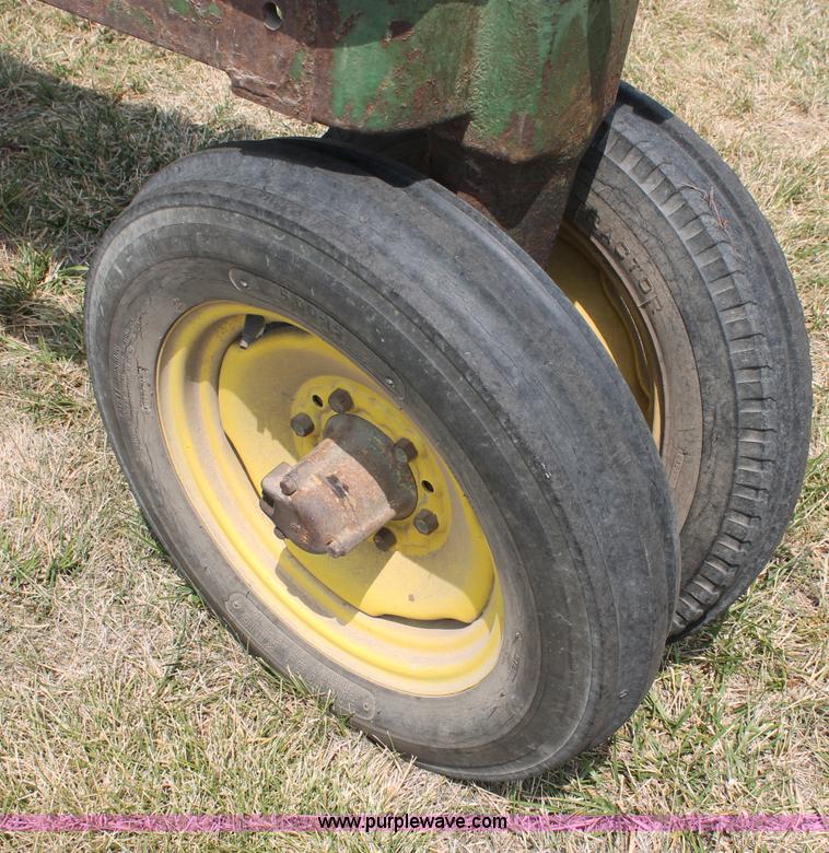 image for item L9927 1939 John Deere B Series Row Crop tractor