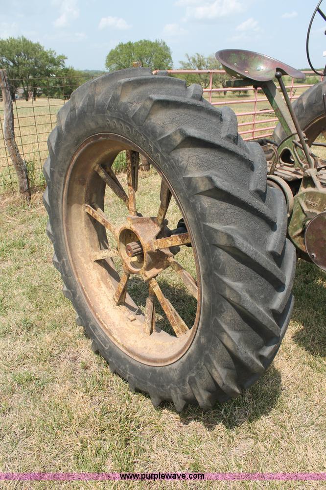 image for item L9927 1939 John Deere B Series Row Crop tractor