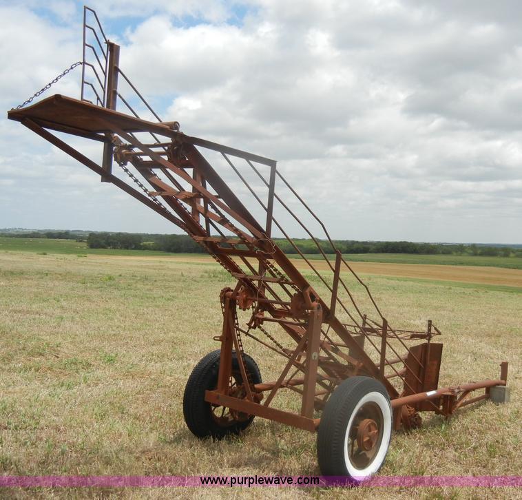 image for item N9816 Meyers square bale loader