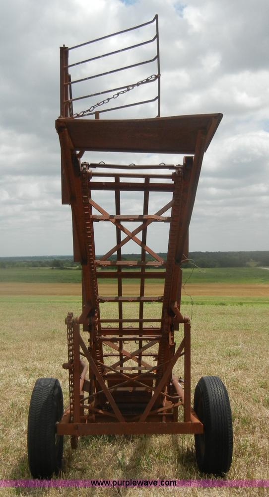 image for item N9816 Meyers square bale loader