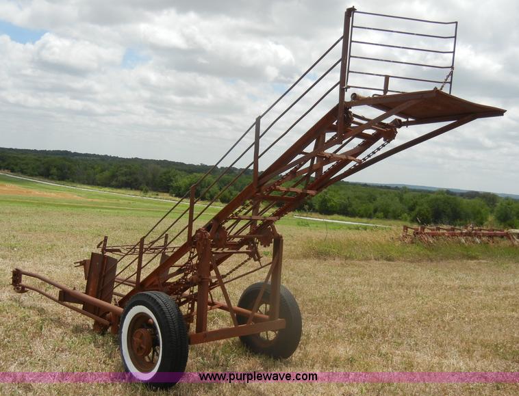 image for item N9816 Meyers square bale loader