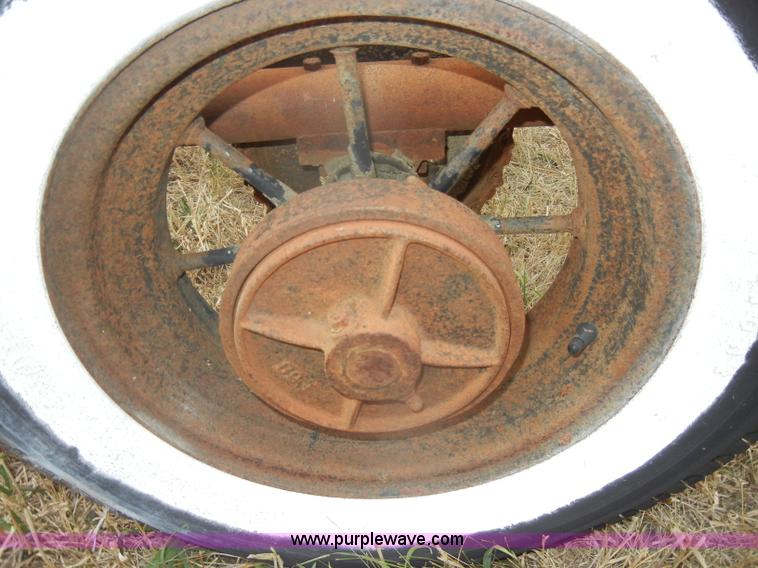 image for item N9816 Meyers square bale loader