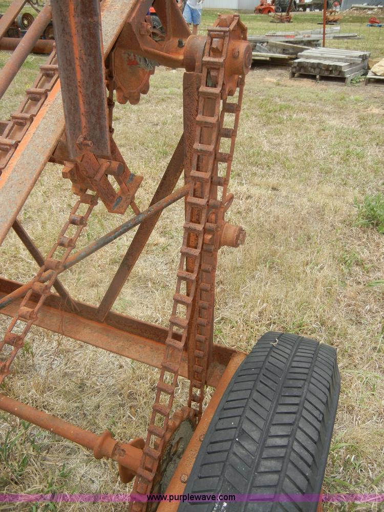 image for item N9816 Meyers square bale loader