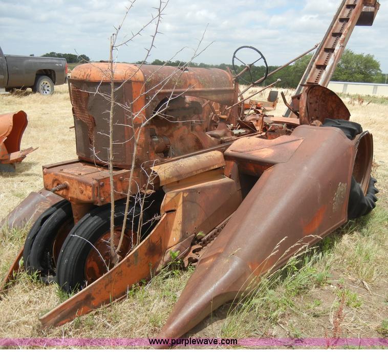 image for item N9818 1939 Allis-Chalmers WC tractor