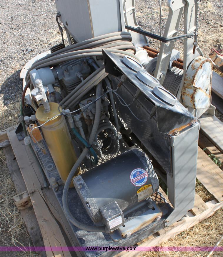 image for item B7320 Mako 5405-7 air compressor