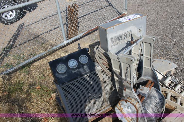 image for item B7320 Mako 5405-7 air compressor