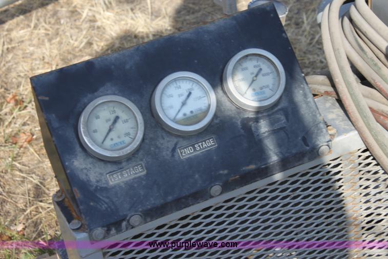 image for item B7320 Mako 5405-7 air compressor