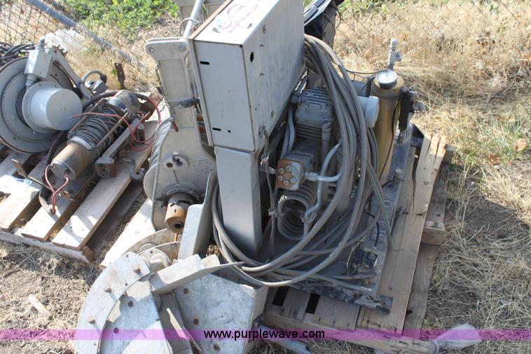 image for item B7320 Mako 5405-7 air compressor