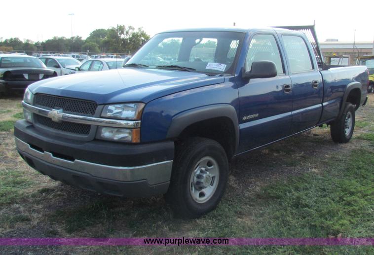 image for item B7324 2003 Chevrolet Silverado 2500 HD Crew Cab pickup truck