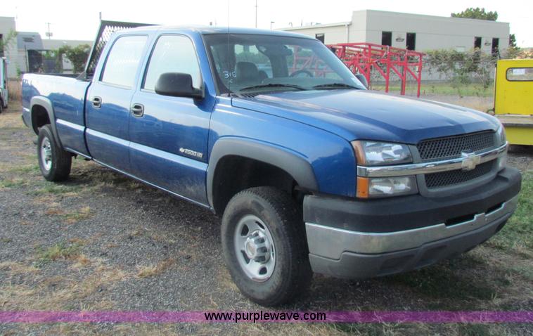 image for item B7324 2003 Chevrolet Silverado 2500 HD Crew Cab pickup truck