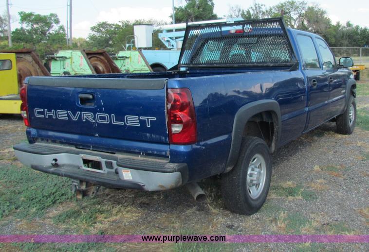 image for item B7324 2003 Chevrolet Silverado 2500 HD Crew Cab pickup truck
