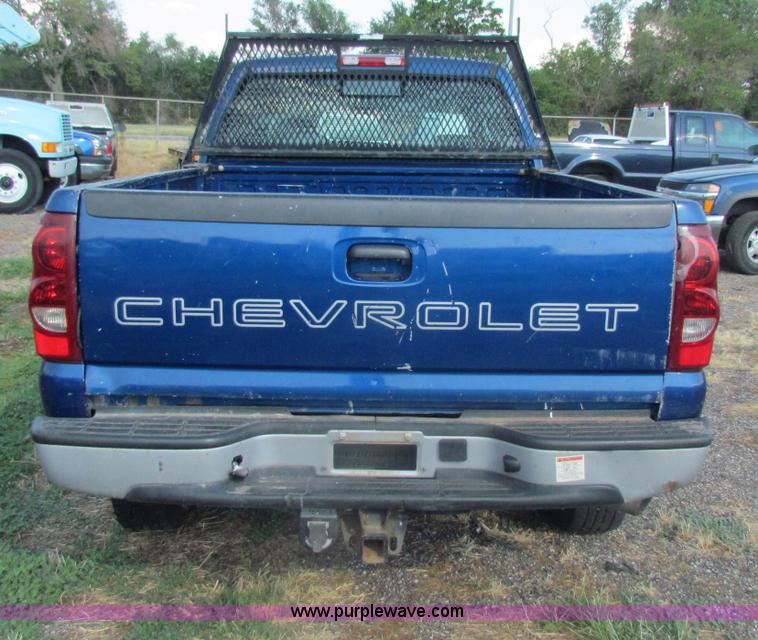 image for item B7324 2003 Chevrolet Silverado 2500 HD Crew Cab pickup truck