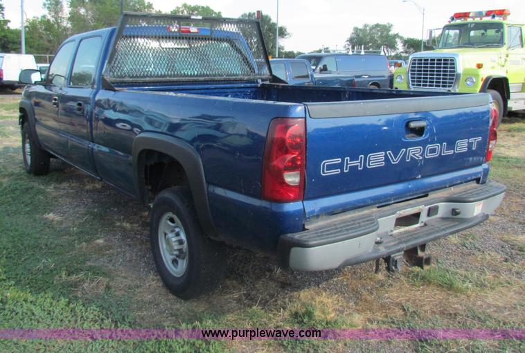 image for item B7324 2003 Chevrolet Silverado 2500 HD Crew Cab pickup truck
