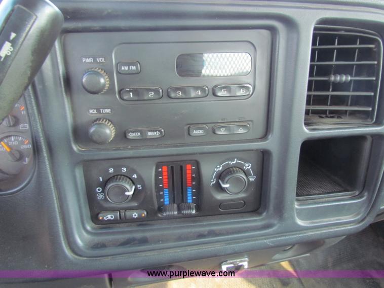 image for item B7324 2003 Chevrolet Silverado 2500 HD Crew Cab pickup truck