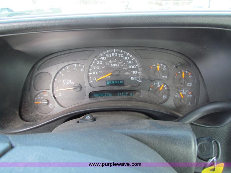 image for item B7324 2003 Chevrolet Silverado 2500 HD Crew Cab pickup truck