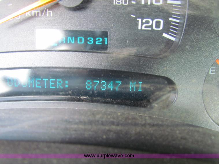 image for item B7324 2003 Chevrolet Silverado 2500 HD Crew Cab pickup truck