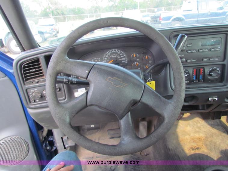 image for item B7324 2003 Chevrolet Silverado 2500 HD Crew Cab pickup truck