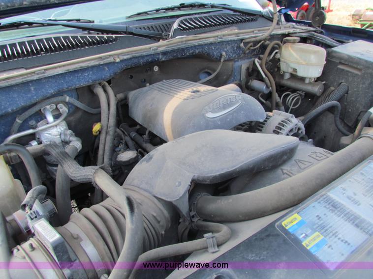 image for item B7324 2003 Chevrolet Silverado 2500 HD Crew Cab pickup truck