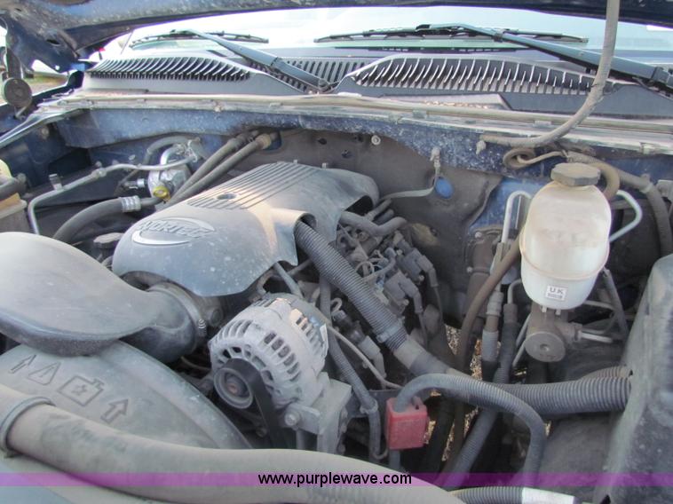 image for item B7324 2003 Chevrolet Silverado 2500 HD Crew Cab pickup truck