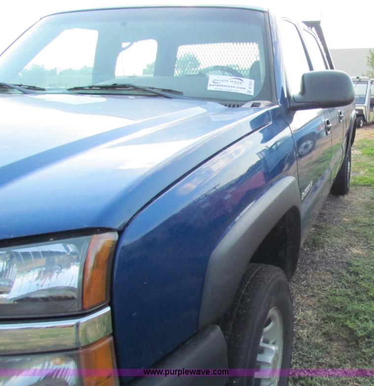 image for item B7324 2003 Chevrolet Silverado 2500 HD Crew Cab pickup truck