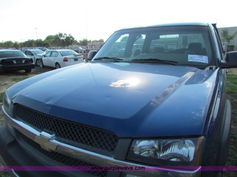 image for item B7324 2003 Chevrolet Silverado 2500 HD Crew Cab pickup truck