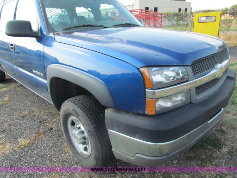 image for item B7324 2003 Chevrolet Silverado 2500 HD Crew Cab pickup truck