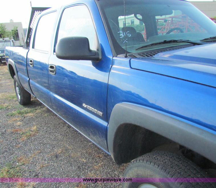 image for item B7324 2003 Chevrolet Silverado 2500 HD Crew Cab pickup truck
