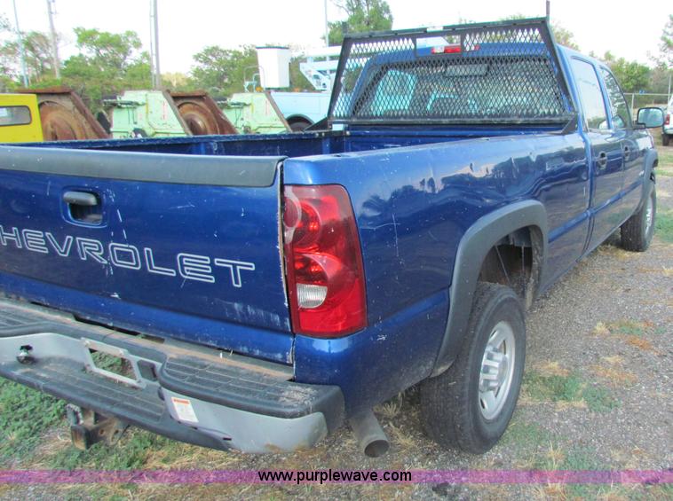 image for item B7324 2003 Chevrolet Silverado 2500 HD Crew Cab pickup truck