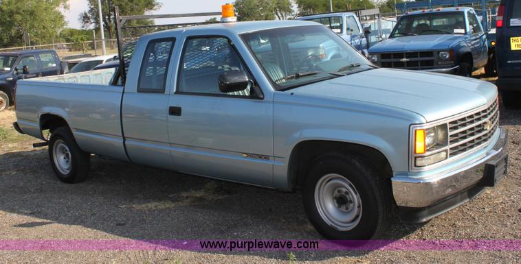image for item B7328 1989 Chevrolet C2500 extended cab pickup truck