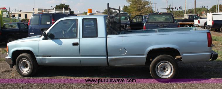 image for item B7328 1989 Chevrolet C2500 extended cab pickup truck