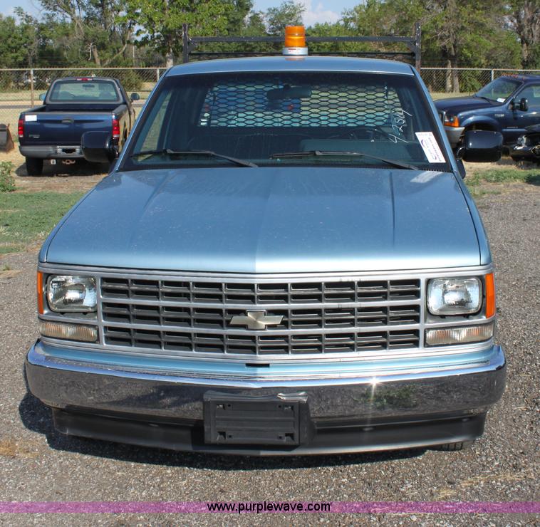image for item B7328 1989 Chevrolet C2500 extended cab pickup truck