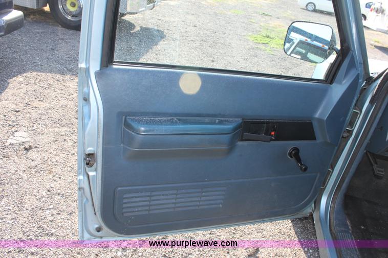 image for item B7328 1989 Chevrolet C2500 extended cab pickup truck