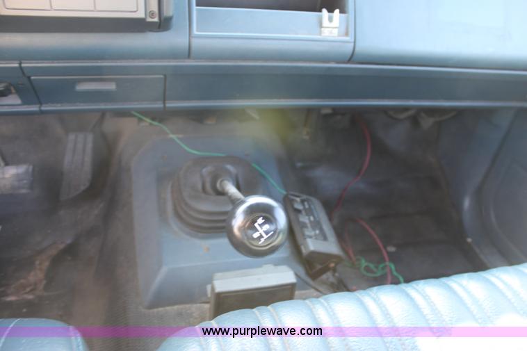 image for item B7328 1989 Chevrolet C2500 extended cab pickup truck