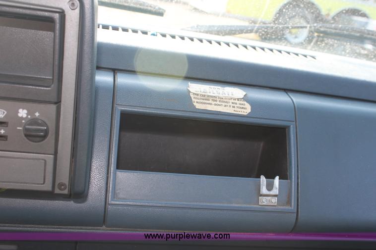 image for item B7328 1989 Chevrolet C2500 extended cab pickup truck